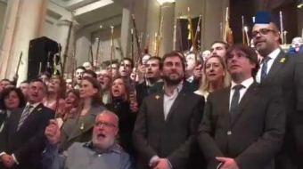 Embedded thumbnail for 200 alcaldes donen suport al President i al Govern legítim de Catalunya